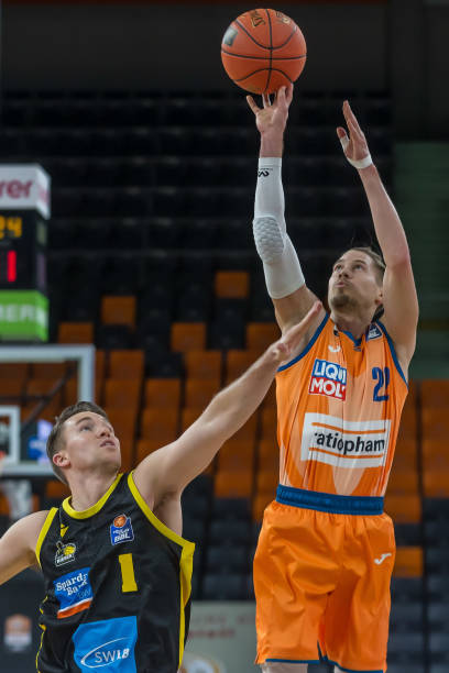 通过持续努 通过持续努